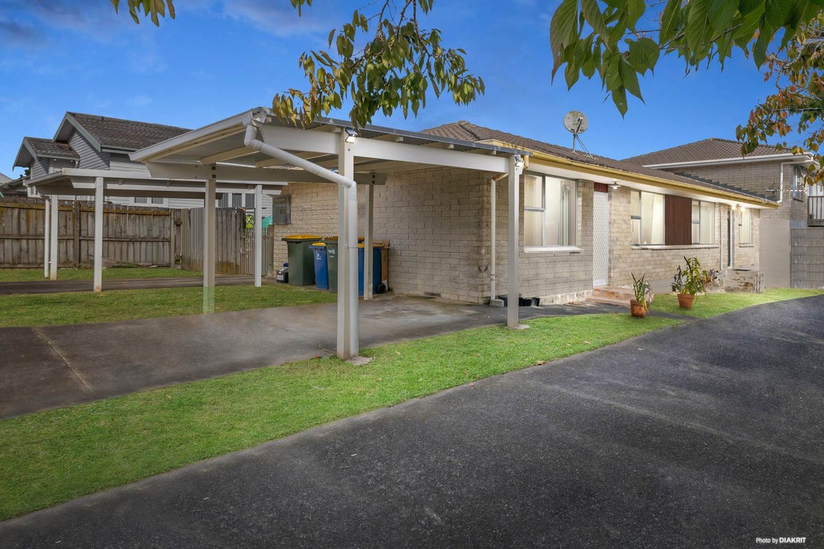 1/10 Mayville Avenue, New Lynn, Auckland - Carousel 1