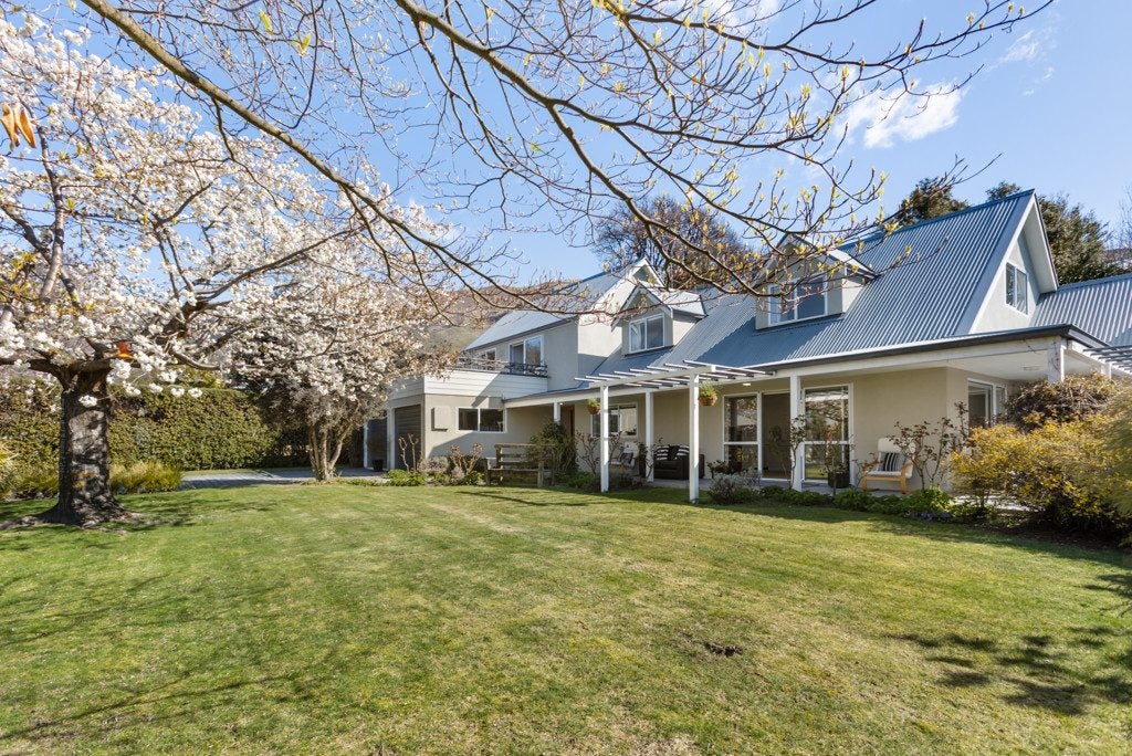 4 Larch Place, Wanaka - Carousel 1