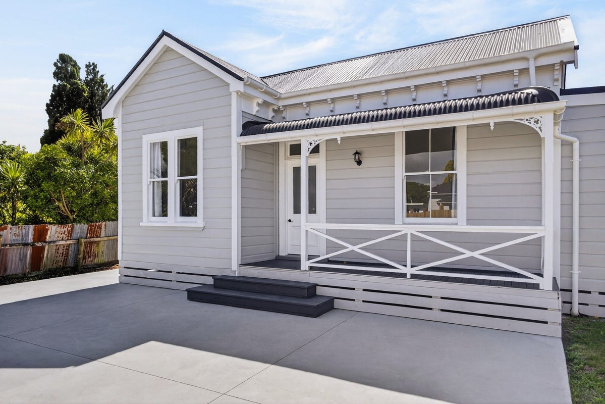 18 Daphne Street, Outer Kaiti, Gisborne - Carousel 25