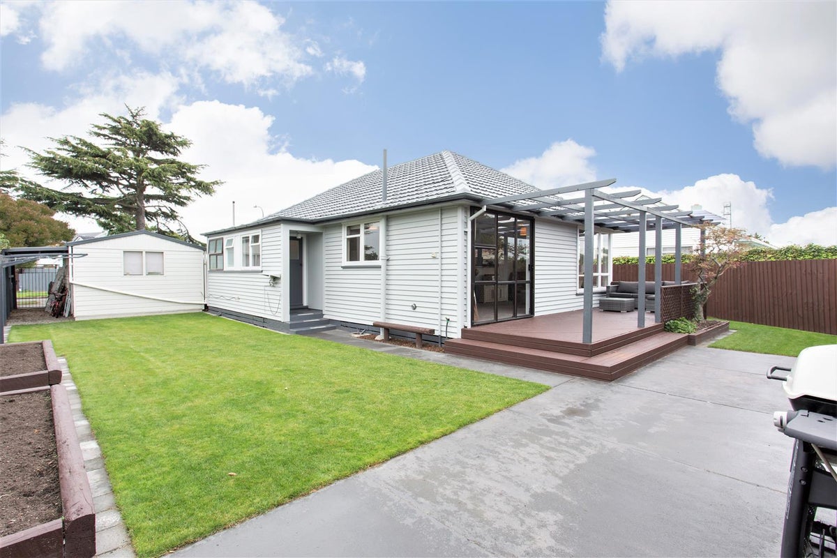 10 Gregory Avenue, Islington, Christchurch - Carousel 1