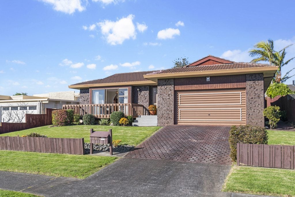 33 Majesty Place, Half Moon Bay, Auckland - Carousel 1