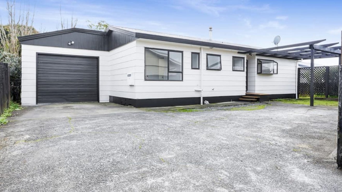 24B Crawshaw Drive, Nawton, Hamilton - Carousel 1