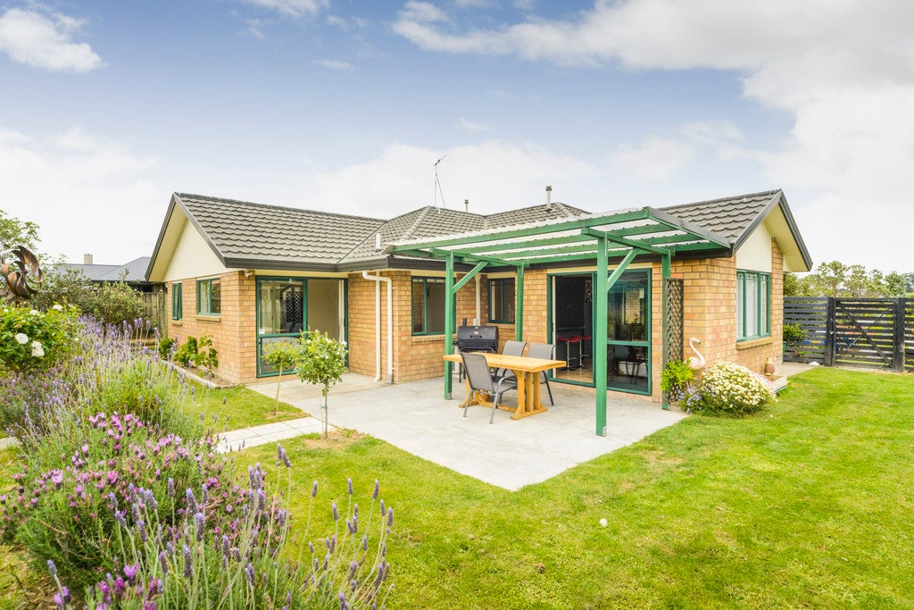 157 Ruapehu Drive, Fitzherbert, Palmerston North - Carousel 2
