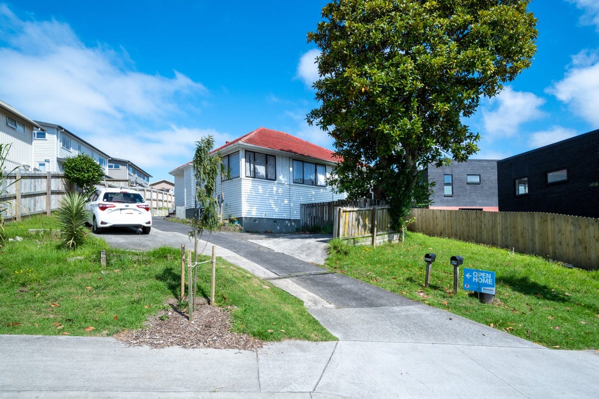 42 Sanft Avenue, Mount Roskill, Auckland - Carousel 2