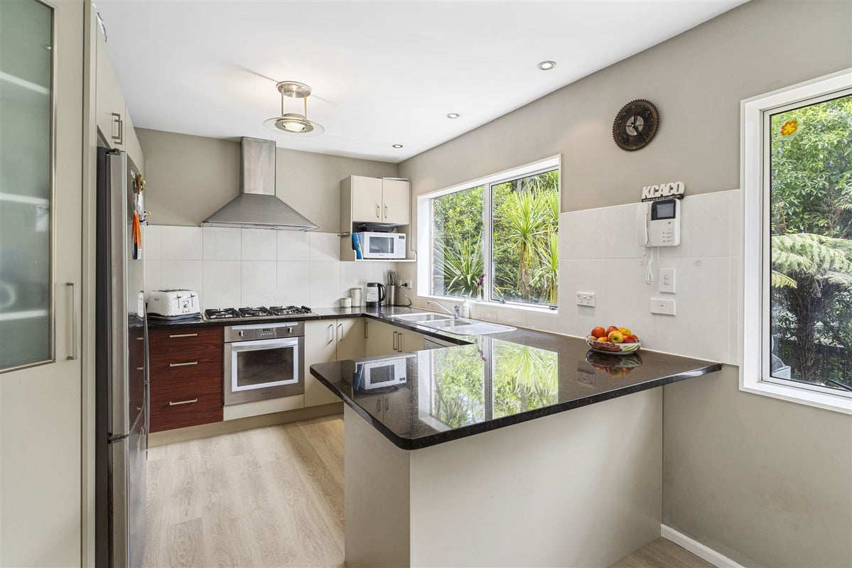 21A Pavola Grove, Glenfield, Auckland - Carousel 2