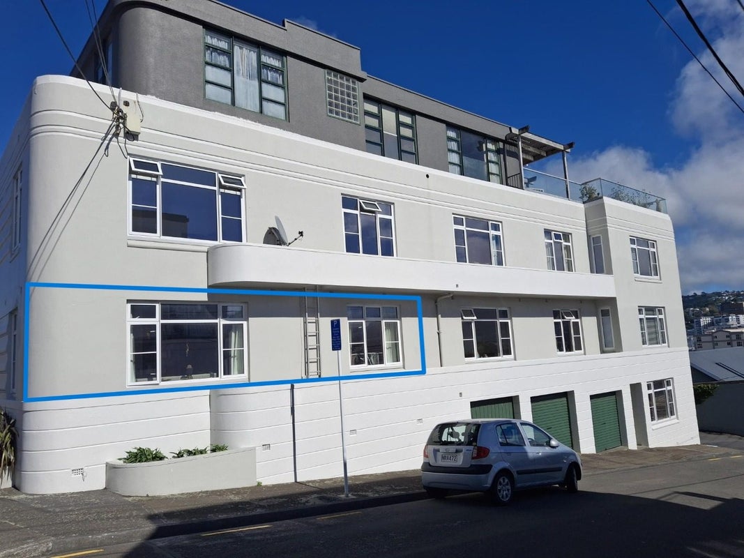 11D Hawker Street, Mount Victoria, Wellington - Carousel 13