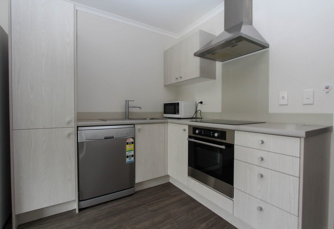 33 Chiefs Court, Hamilton East, Hamilton - Carousel 1