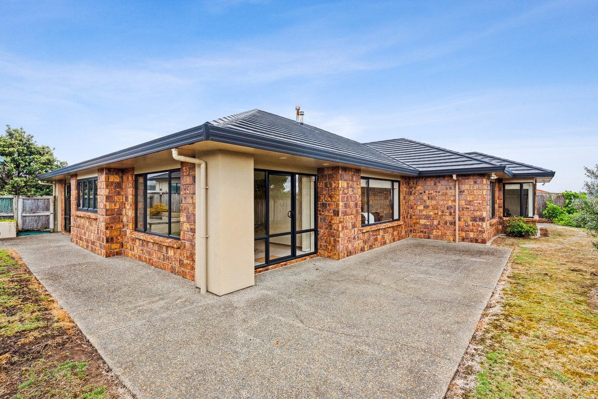 26 Quadrant Heights, Paraparaumu - Carousel 2