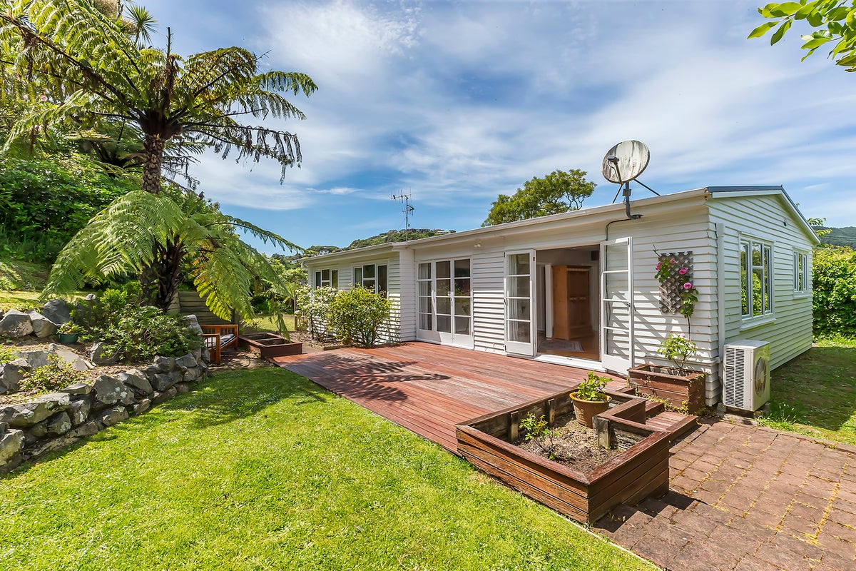 7 Berrymead Way, Karori, Wellington - Carousel 1