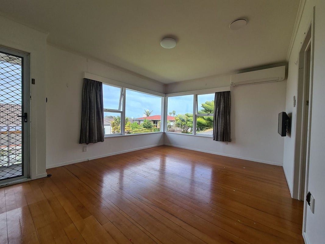 3/18 East Coast Road, Milford, Auckland - Carousel 2