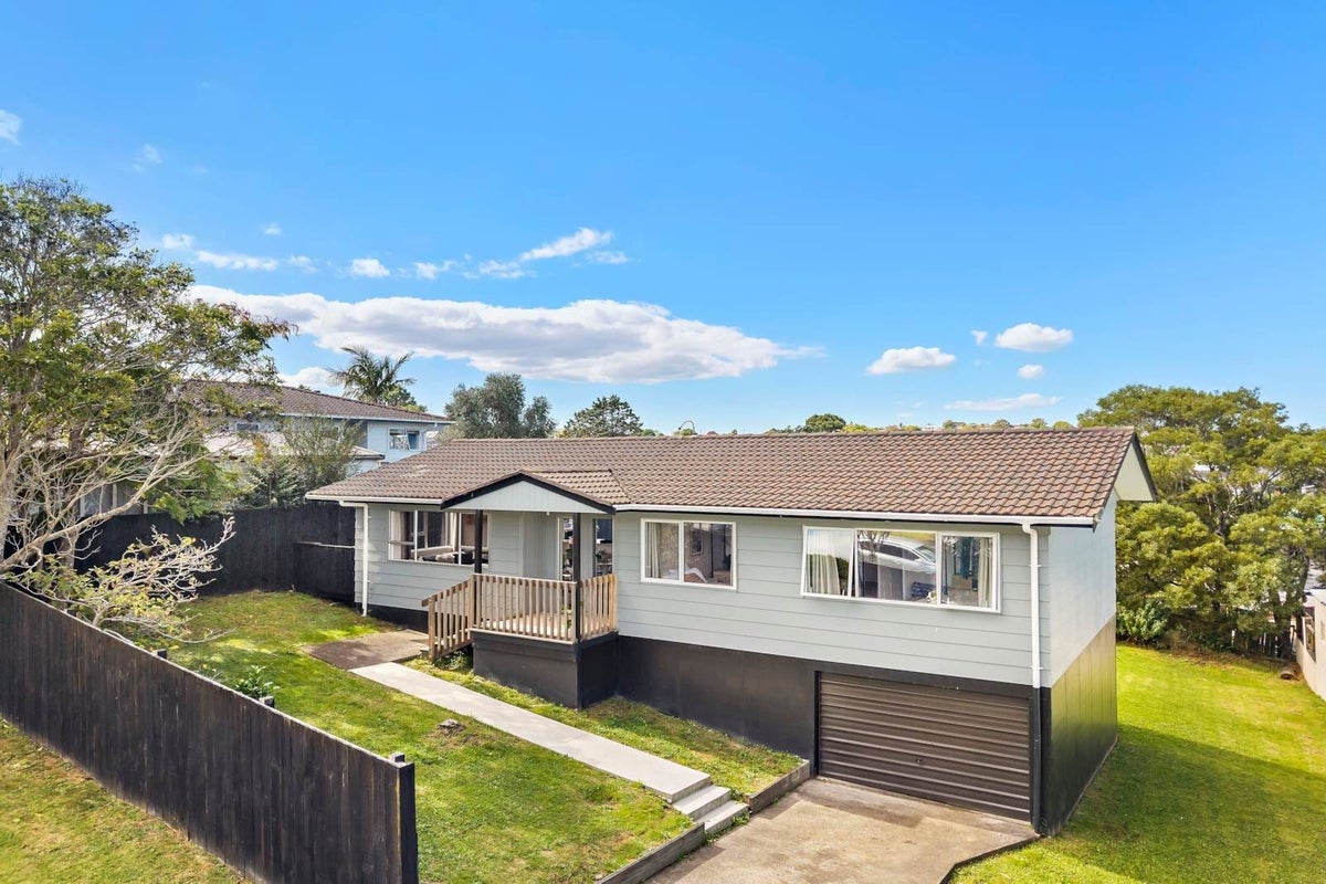 7 Sumich Place, West Harbour, Auckland - Carousel 1