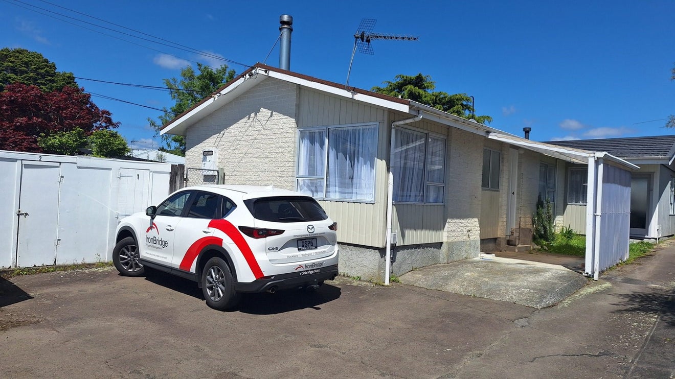 4/10 Islington Street, Trentham, Upper Hutt - Carousel 1