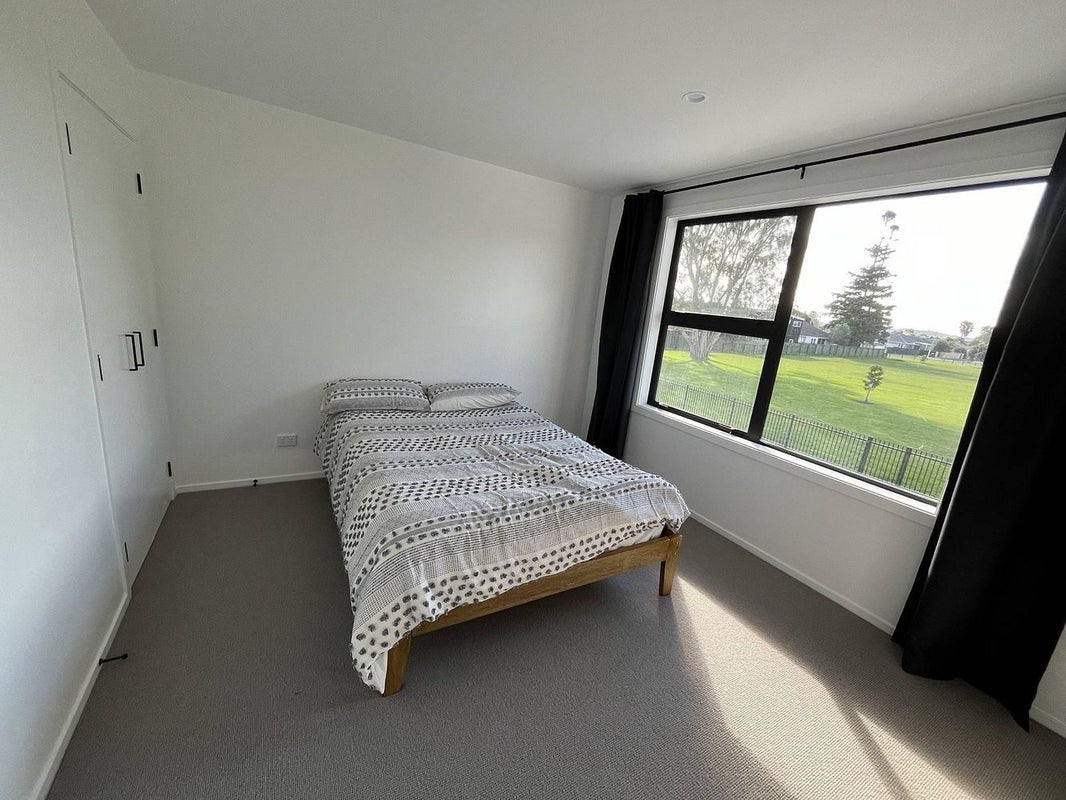 26D Brennan Avenue, Te Atatu Peninsula, Auckland - Carousel 2