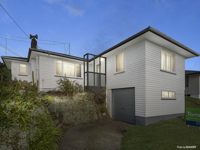 22 Kenmore Street, Newlands, Wellington - Carousel 1