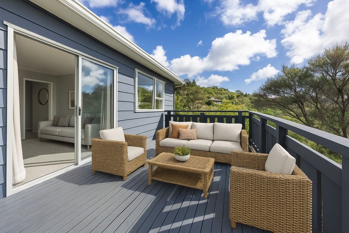 38 Staincross Street, Green Bay, Auckland - Carousel 1