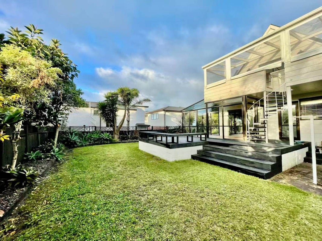 14 Rogers Avenue, Eastern Beach, Auckland - Carousel 2