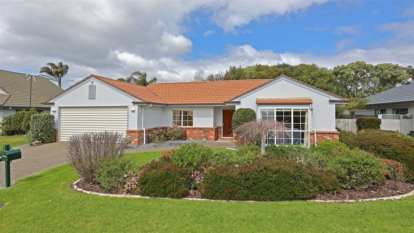 18 Graven Court, Henderson, Auckland - Carousel 1