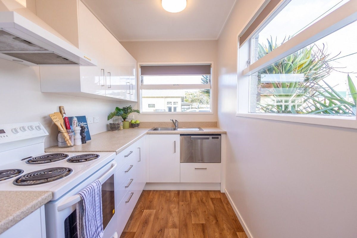 1/27 Byron Street, Miramar, Wellington - Carousel 2