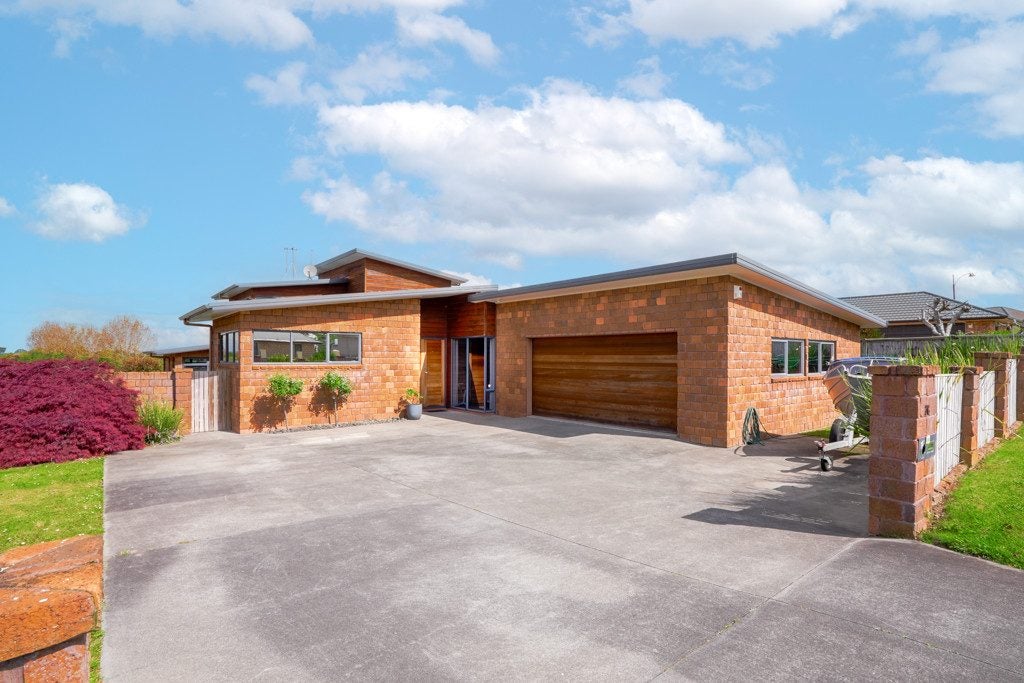 76 Rototuna Road, Rototuna, Hamilton - Carousel 1