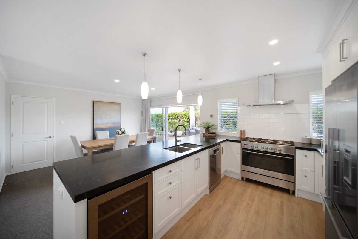 12 Springcrest Drive, Karaka, Papakura - Carousel 2