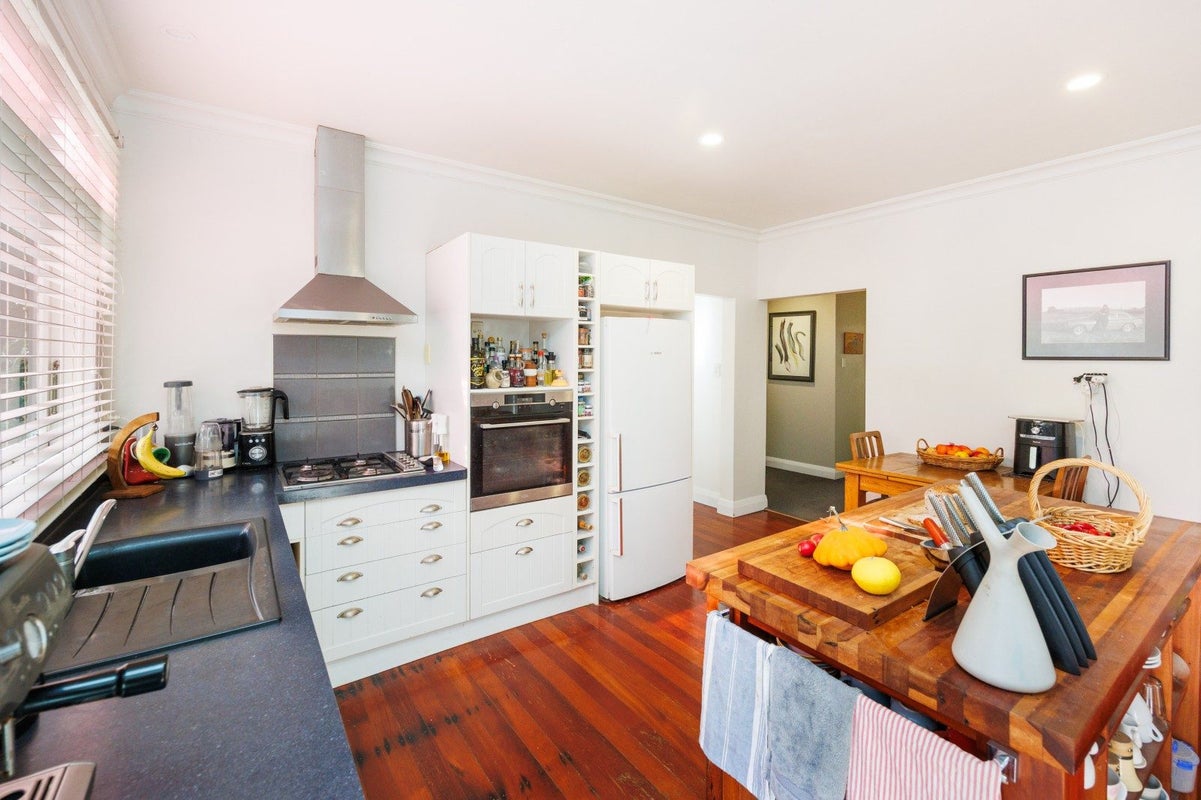 202 Albert Street, Hokowhitu, Palmerston North - Carousel 2