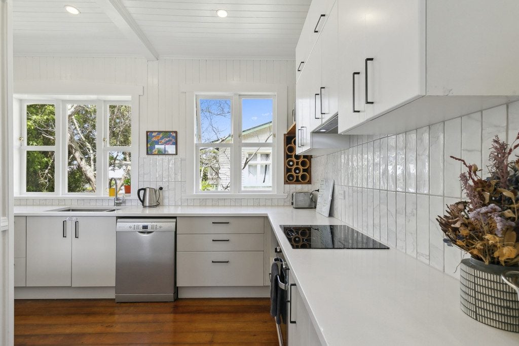 464 HUTT RD, PETONE, LOWER HUTT - Carousel 2