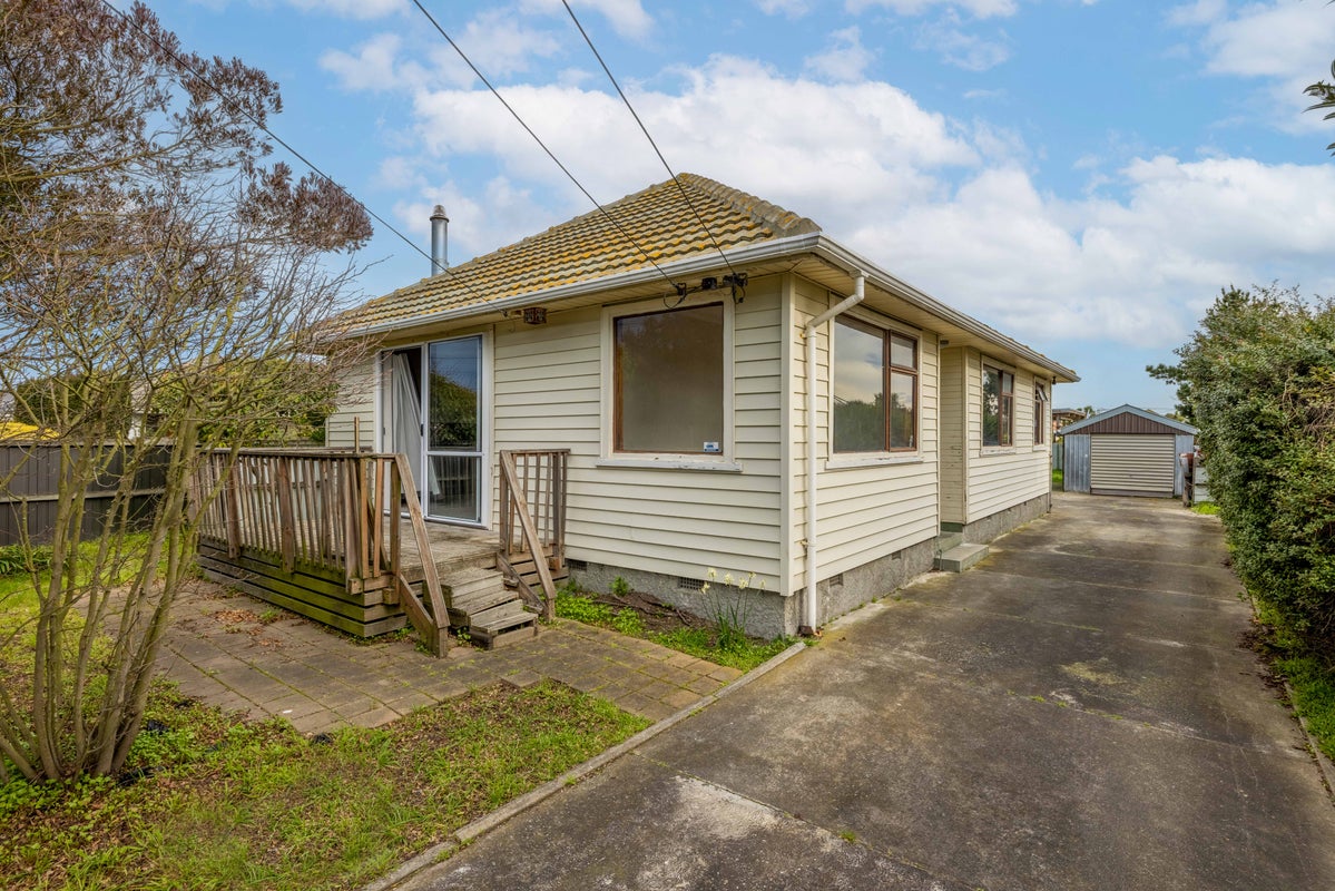 12 Pine Avenue, New Brighton, Christchurch - Carousel 1