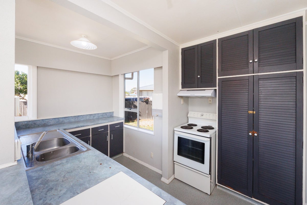 3 Ellesmere Crescent, Highbury, Palmerston North - Carousel 2