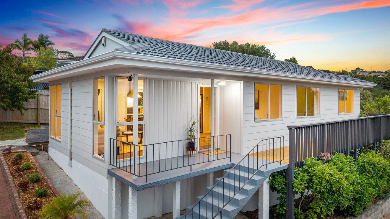 37 Leo Street, Glen Eden, Auckland - Carousel 1
