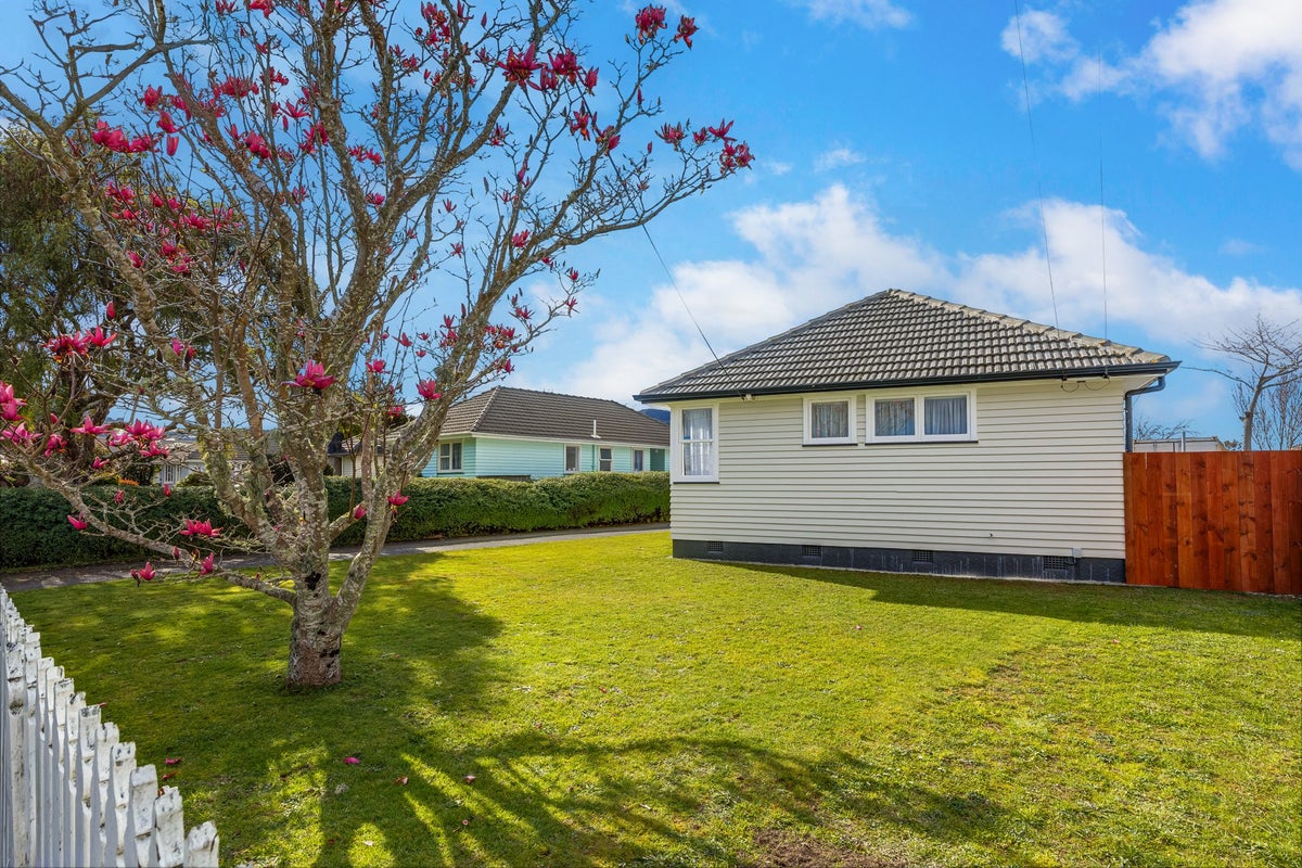 16 Byron Street, Trentham, Upper Hutt - Carousel 17