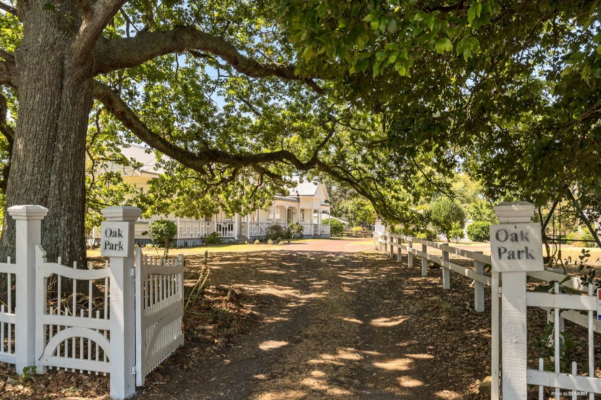 33 Phillip Road, Manurewa - Carousel 1
