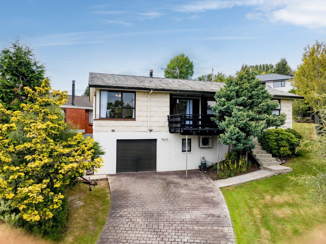 72 Kinmont Crescent, Kinmont Park, Mosgiel - Carousel 1