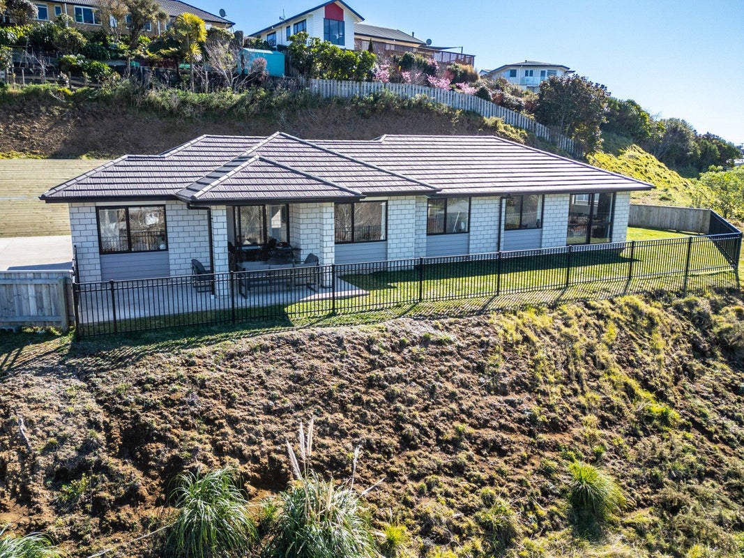 10 Mangaotuku Lane, Whalers Gate, New Plymouth - Carousel 2