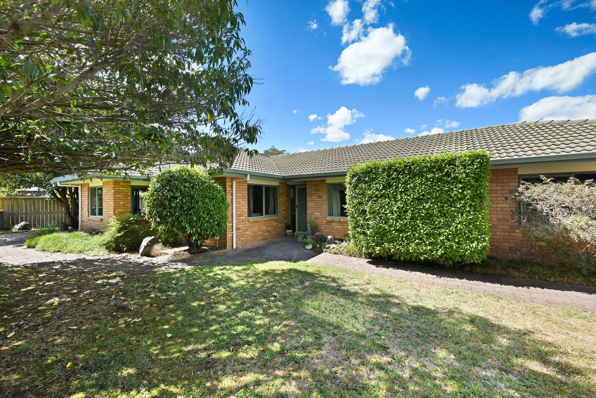 33 Diomede Glade, Flagstaff, Hamilton - Carousel 1