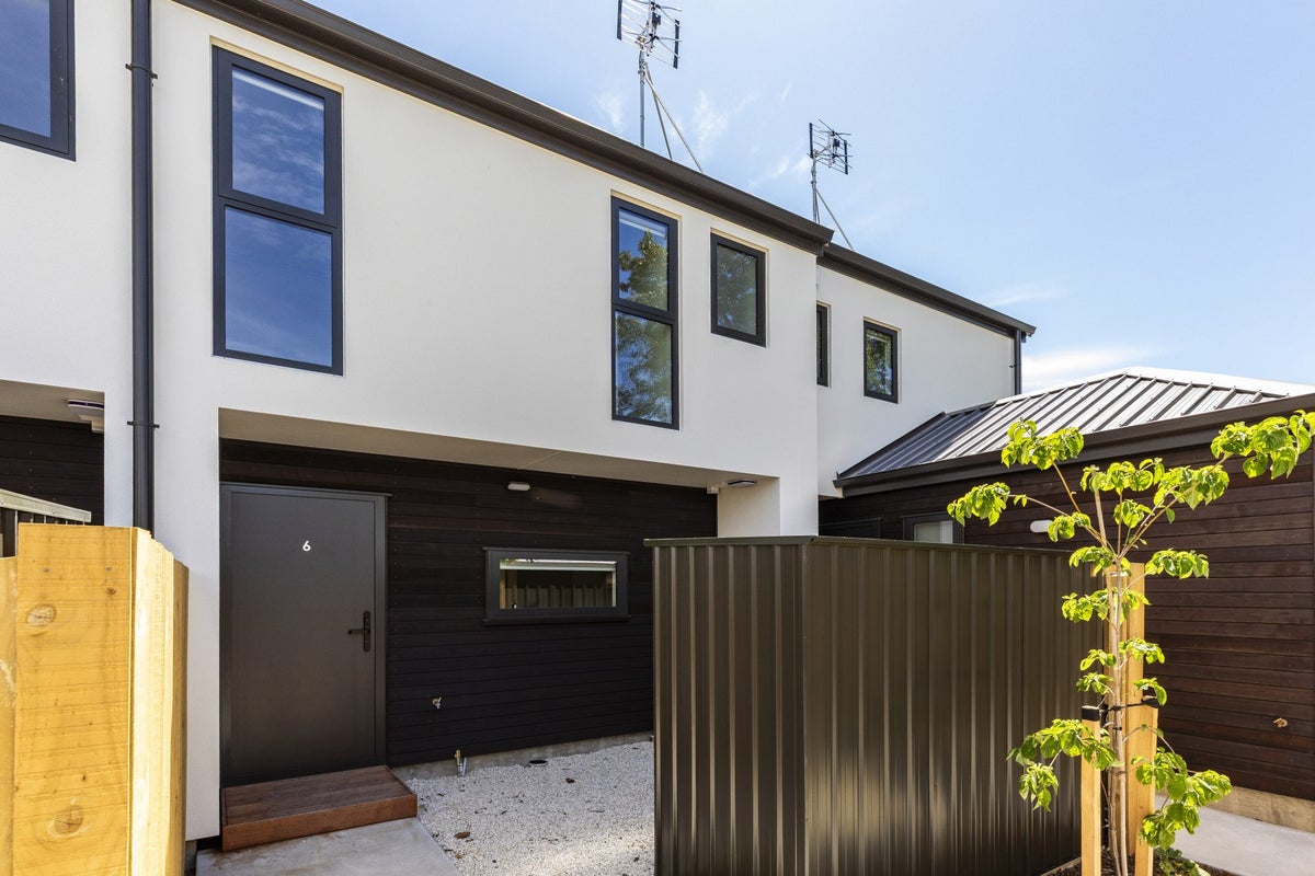 220 Geraldine Street, Edgeware, Christchurch - Carousel 1