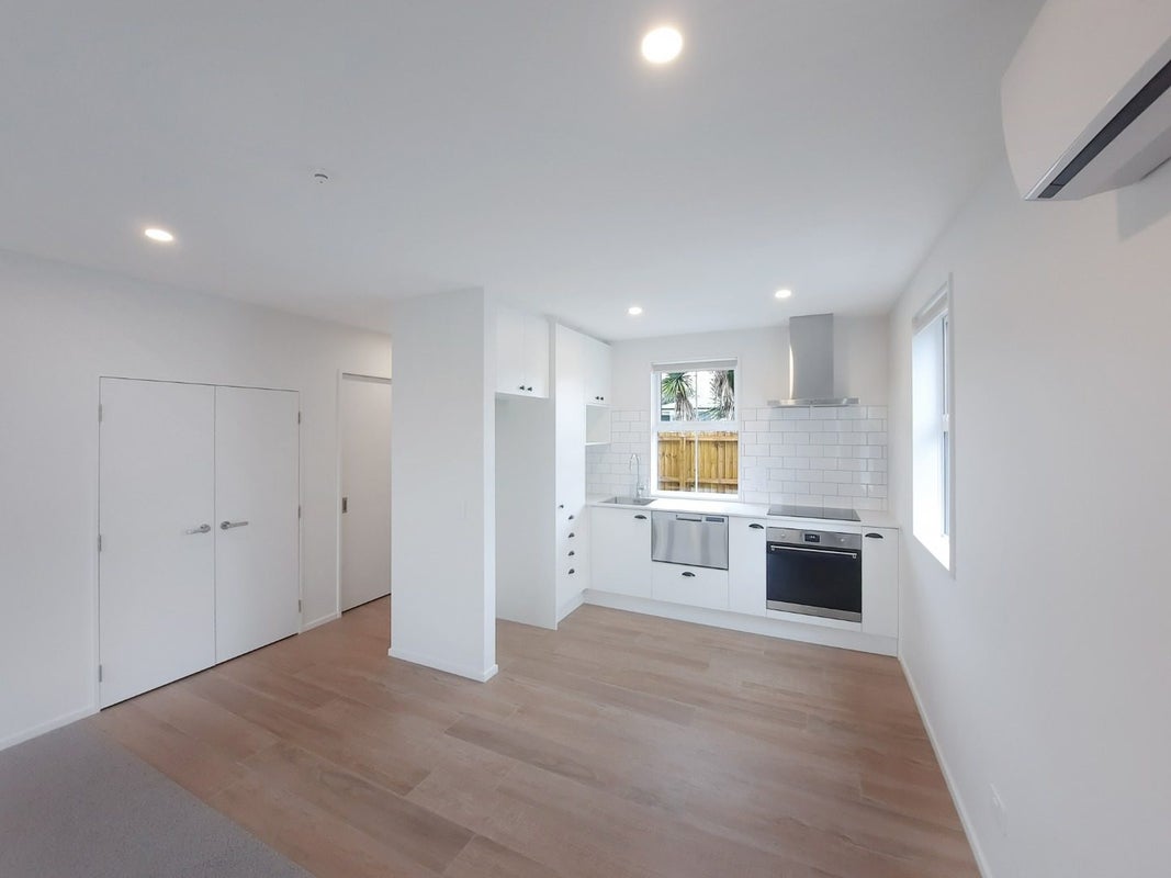 2/63 Hills Road, Edgeware, Christchurch - Carousel 2