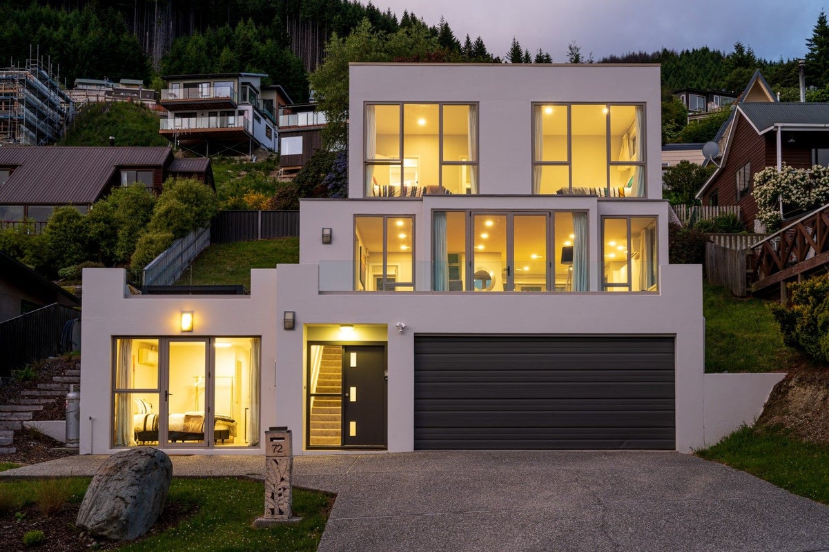 72 Wynyard Crescent, Fernhill, Queenstown - Carousel 1