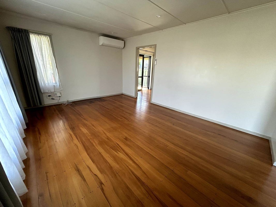 45 Coniston Avenue, Te Atatu South, Auckland - Carousel 2