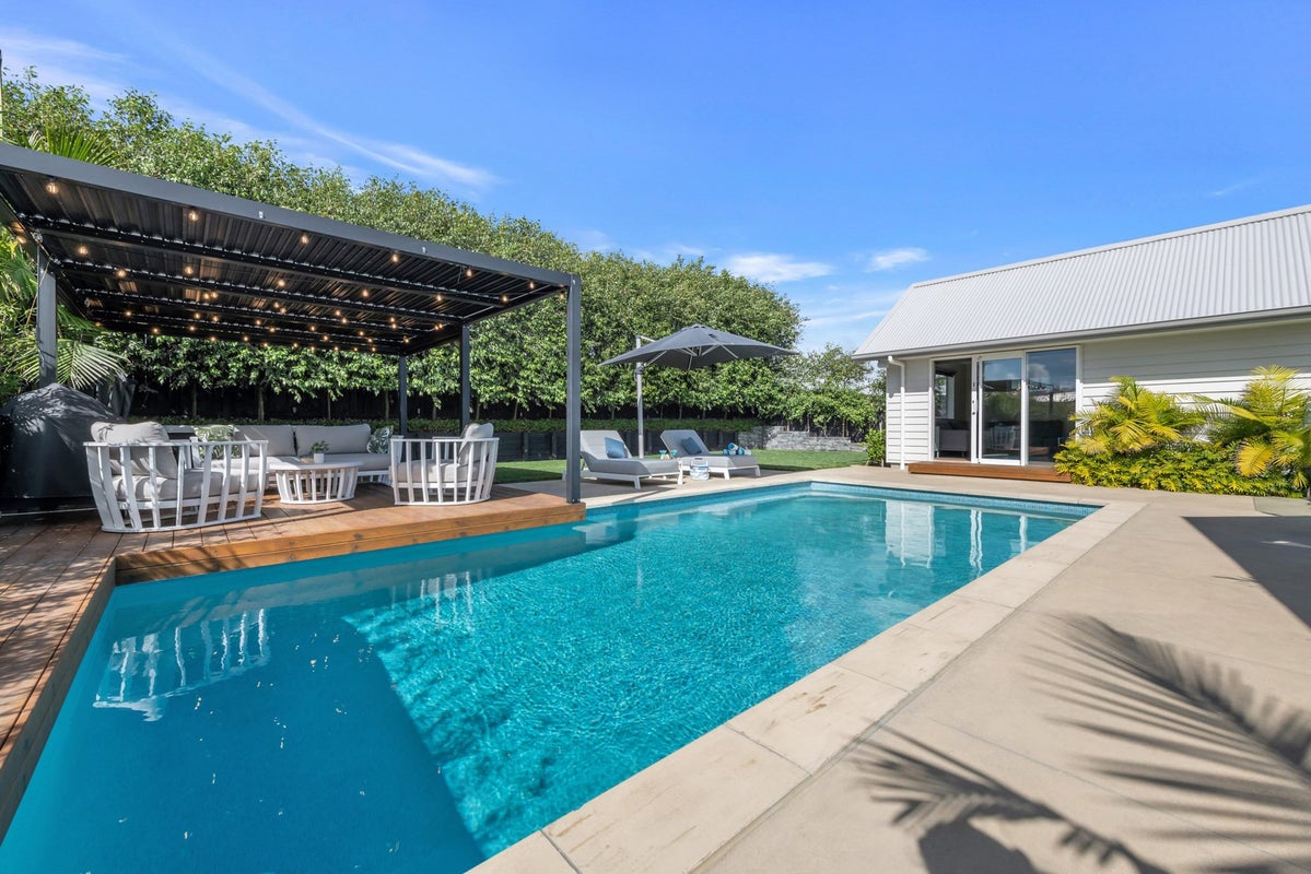 15 Angiangi Crescent, Beachlands, Auckland - Carousel 1