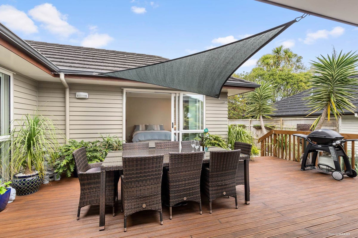 25 Mural Place, Greenhithe, Auckland - Carousel 2