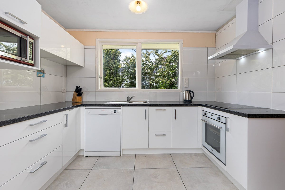 17 Seaview Road, Glenfield, Auckland - Carousel 2