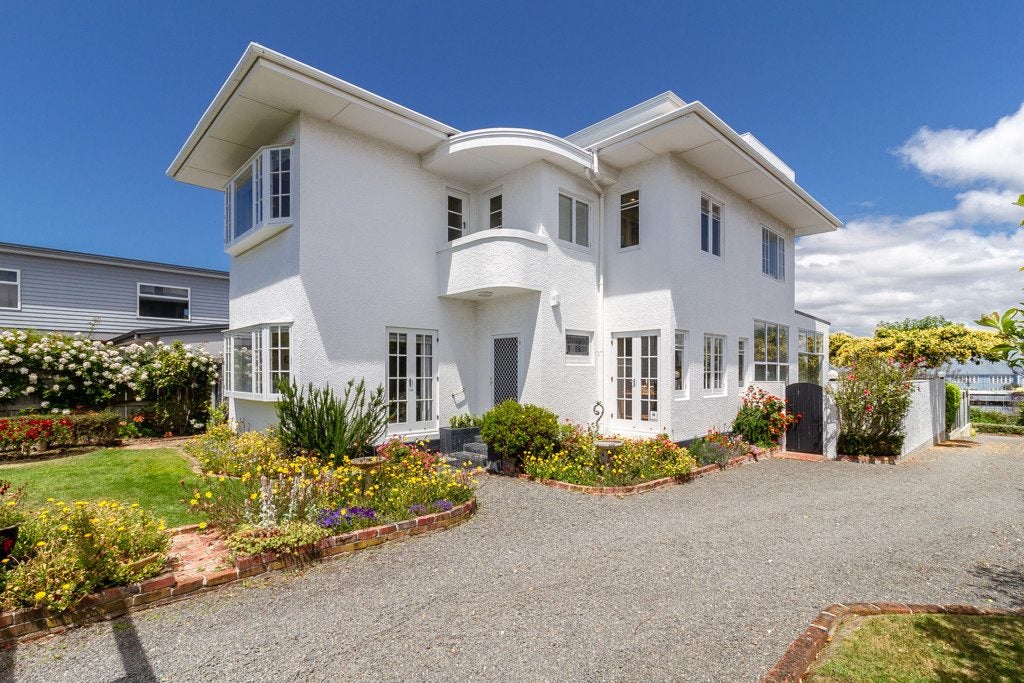8 Gladstone Road, Bluff Hill, Napier - Carousel 2