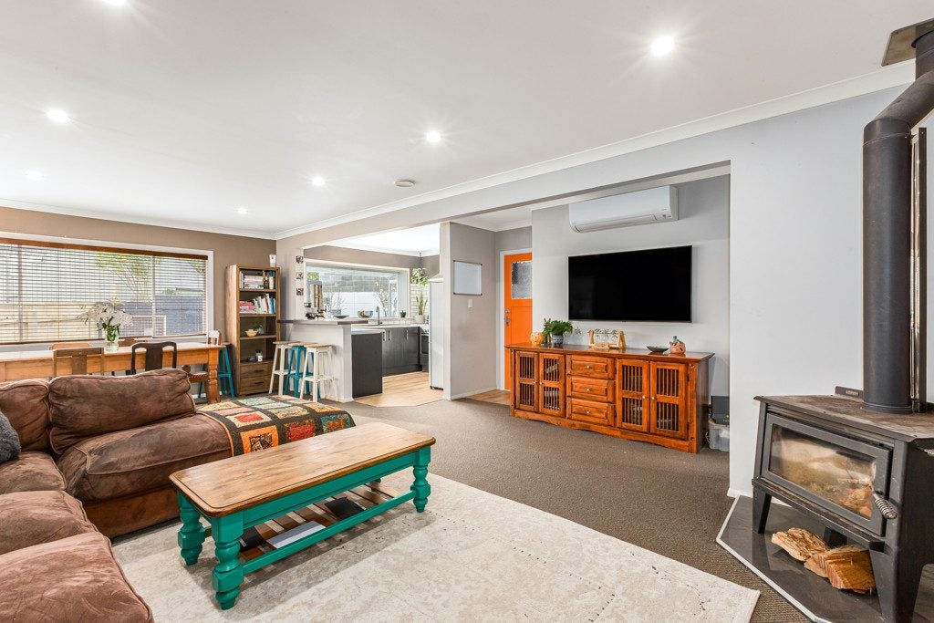 39 Whitemans Road, Silverstream, Upper Hutt - Carousel 2