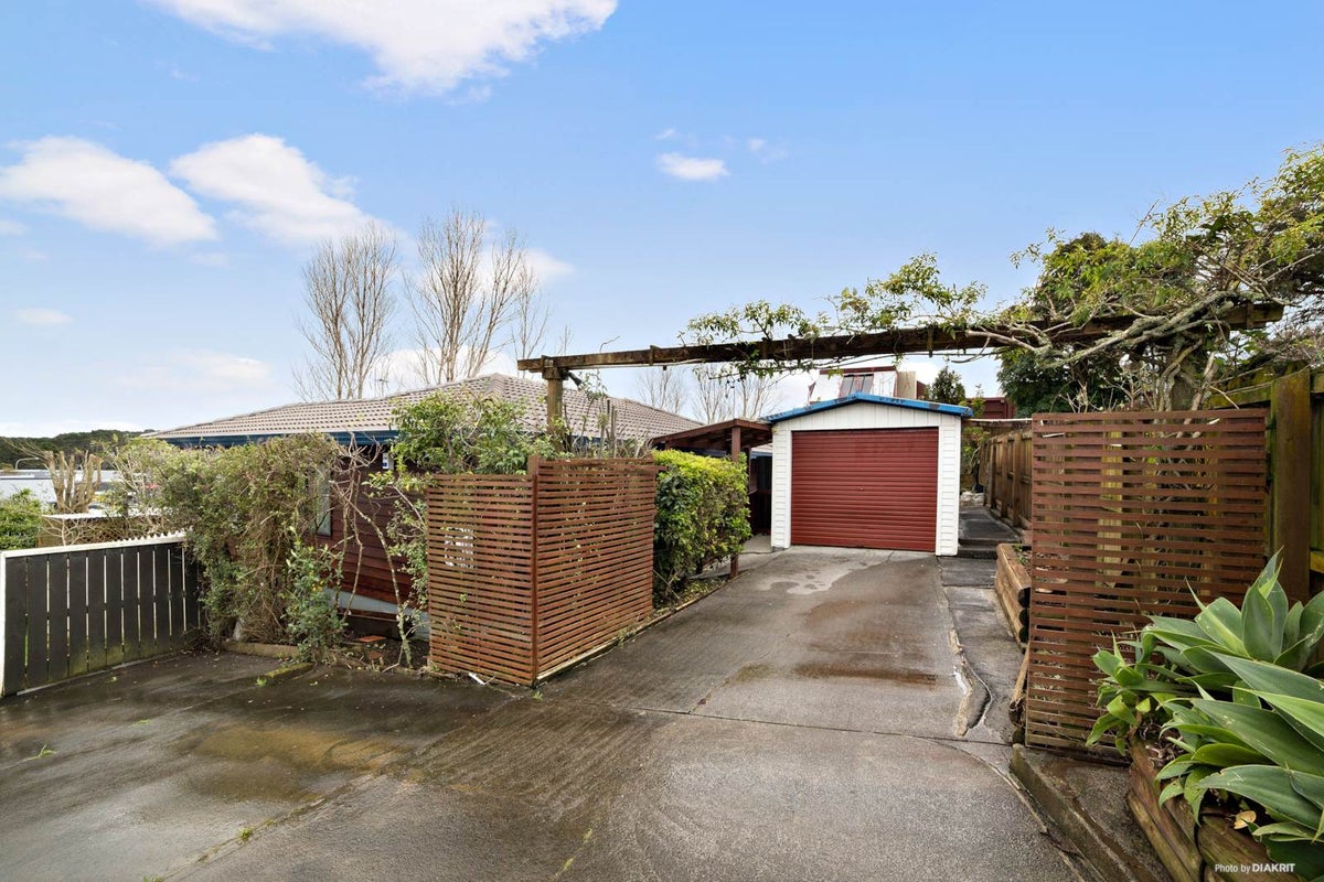 2/6 ALTAIR PLace, Windsor Park, Auckland - Carousel 1
