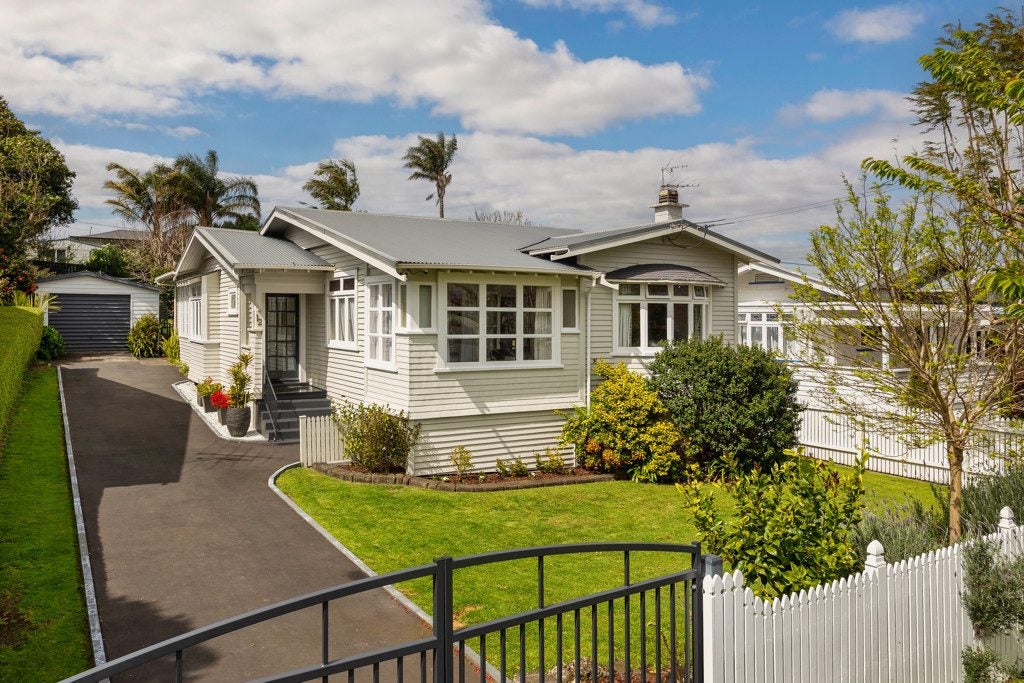12 Harlston Road, Mount Albert, Auckland - Carousel 1