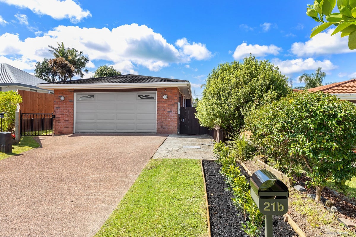 2/21 Sailfish Drive, West Harbour, Auckland - Carousel 1