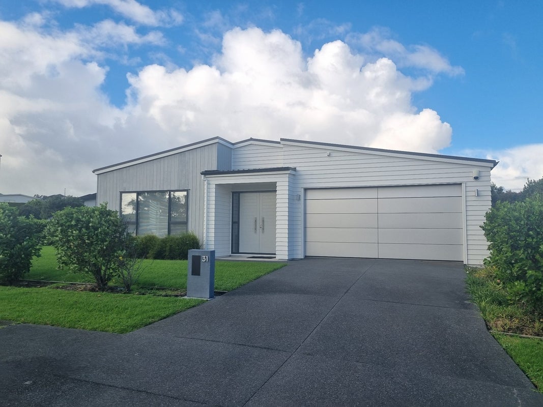 31 Kahawairahi Drive, Beachlands, Auckland - Carousel 1