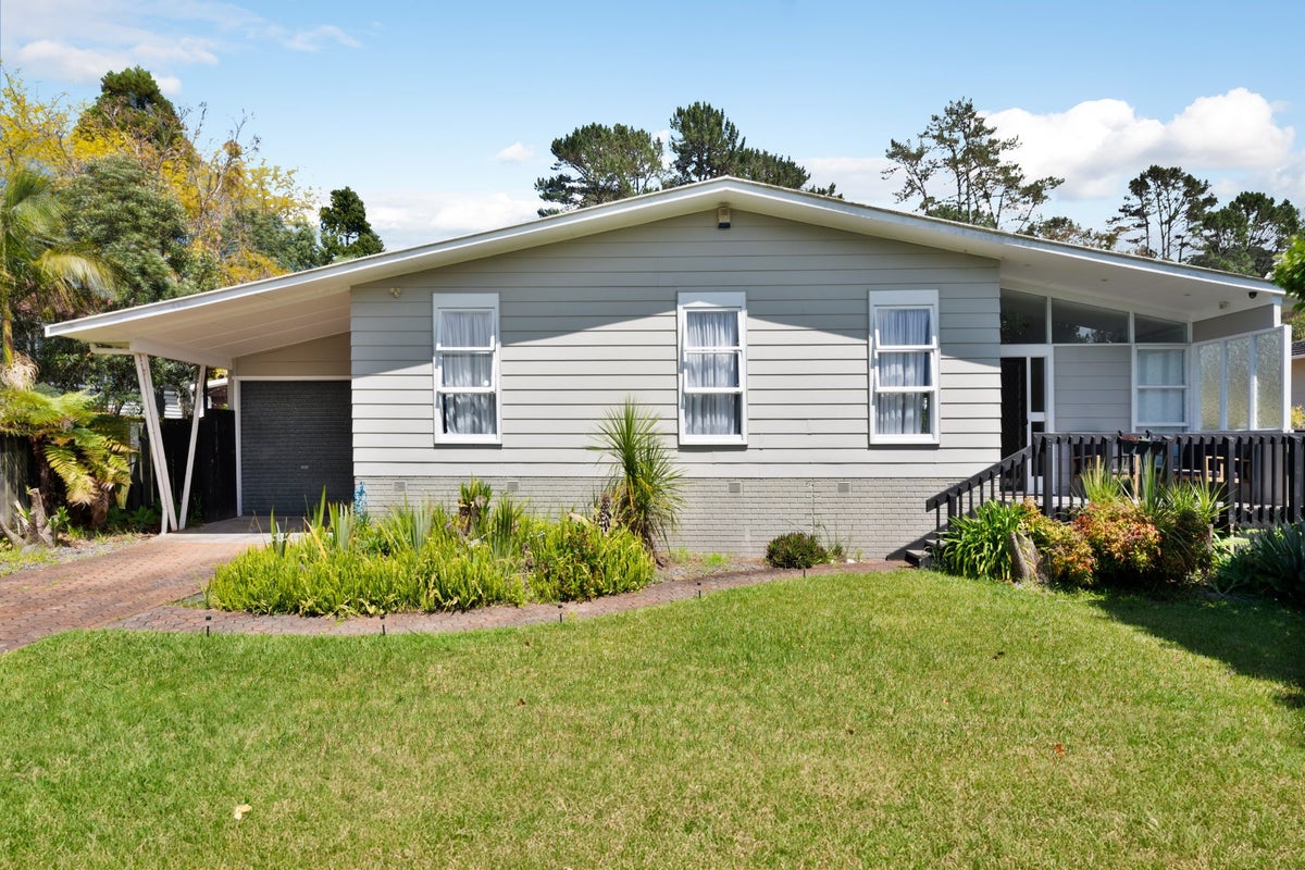 11 Allington Road, Massey, Auckland - Carousel 1