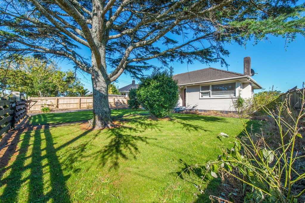 13 Awatere Street, Clover Park, Auckland - Carousel 1