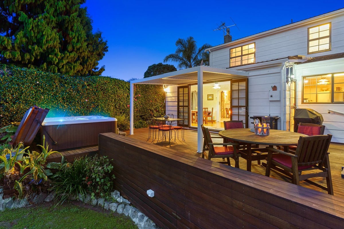 7 River Glade, Waikanae, Waikanae - Carousel 1